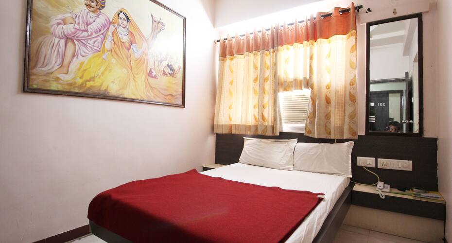 Hotel Royal Night, Ahmedabad 5